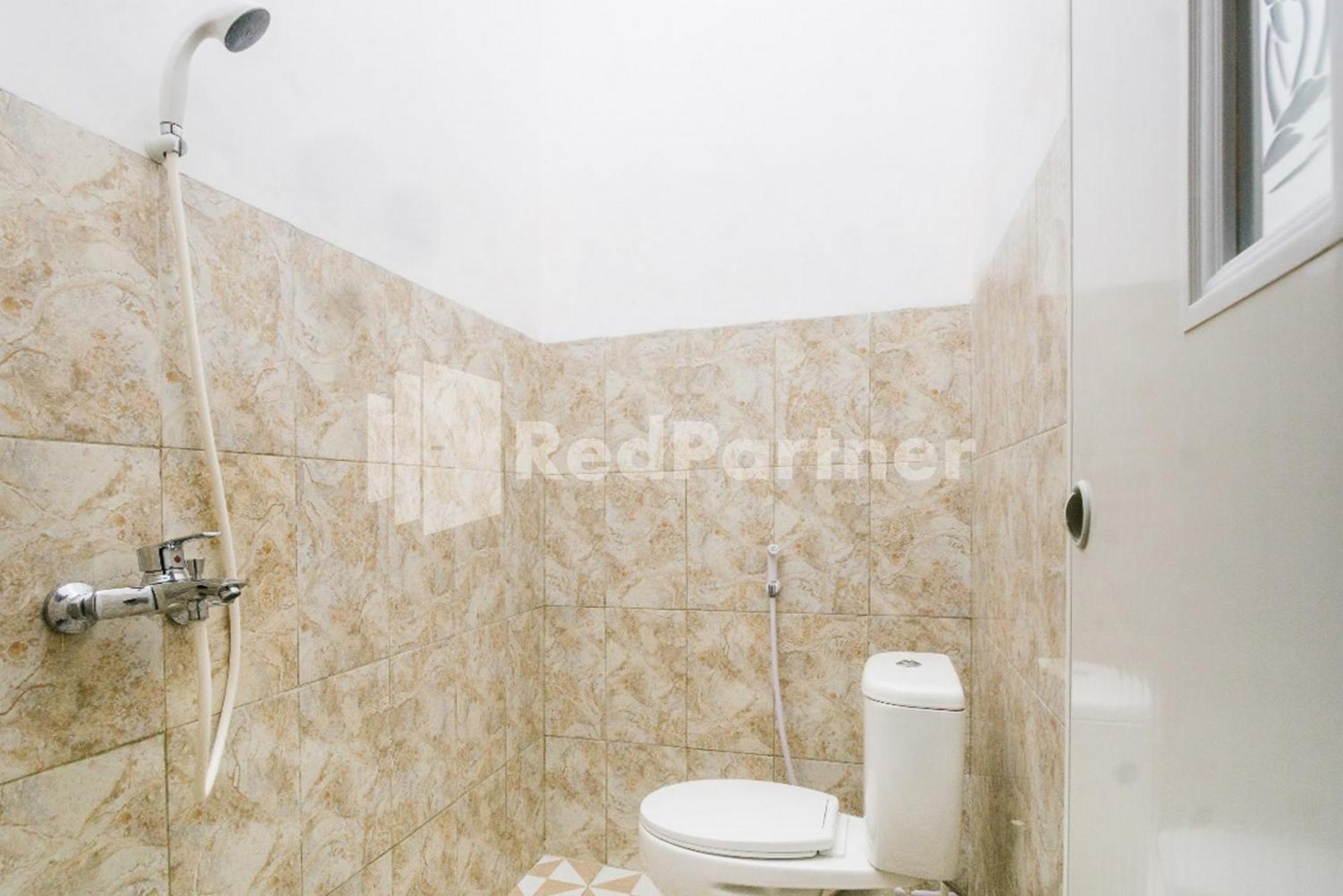 Omah Kalimosodo Mitra Reddoorz Near Stasiun Malang Kota Baru Hotel Exterior foto